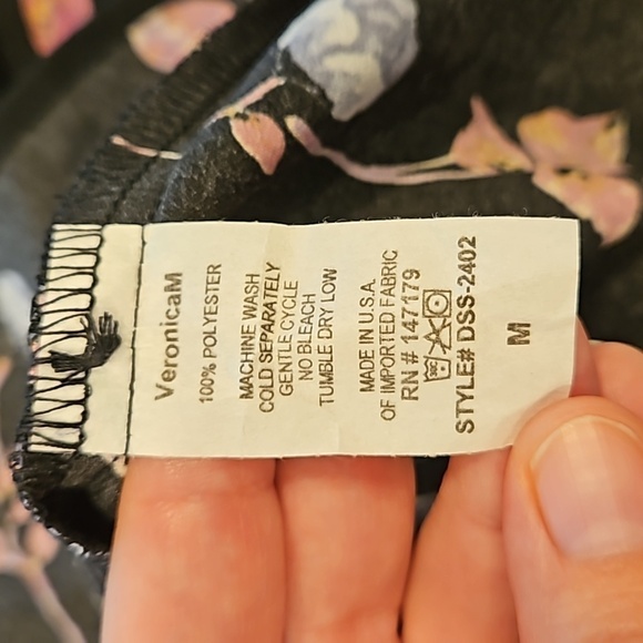 💕VERONICA M💕 Halter Beck Cold Shoulder Ling Sleeve Dress ~ Floral Print M NWT - Picture 7 of 7